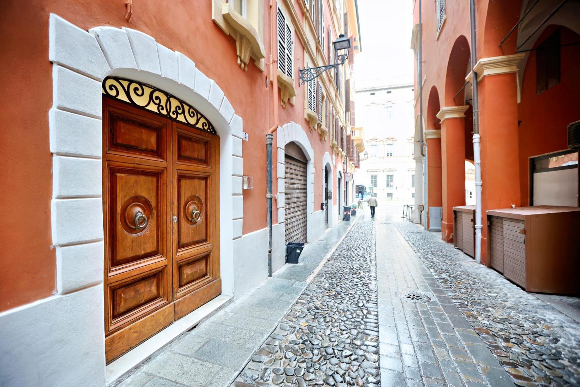 Loggia Dei Lovoleti Suite โมดินา ภายนอก รูปภาพ