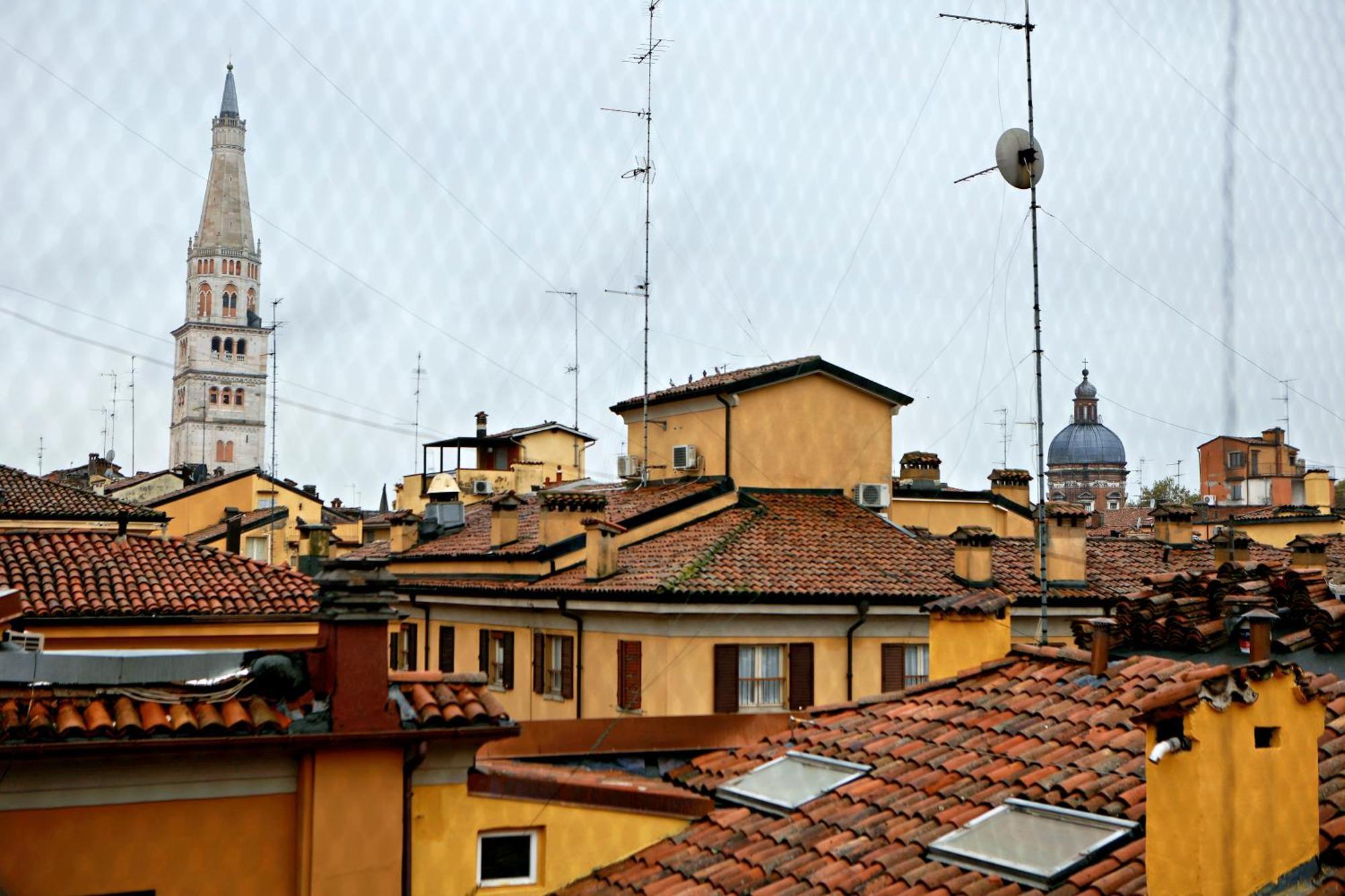 Loggia Dei Lovoleti Suite โมดินา ภายนอก รูปภาพ